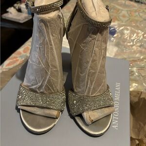 Antonio Melani high heel shoes in size 5 1/2 used only once for s photo shoot